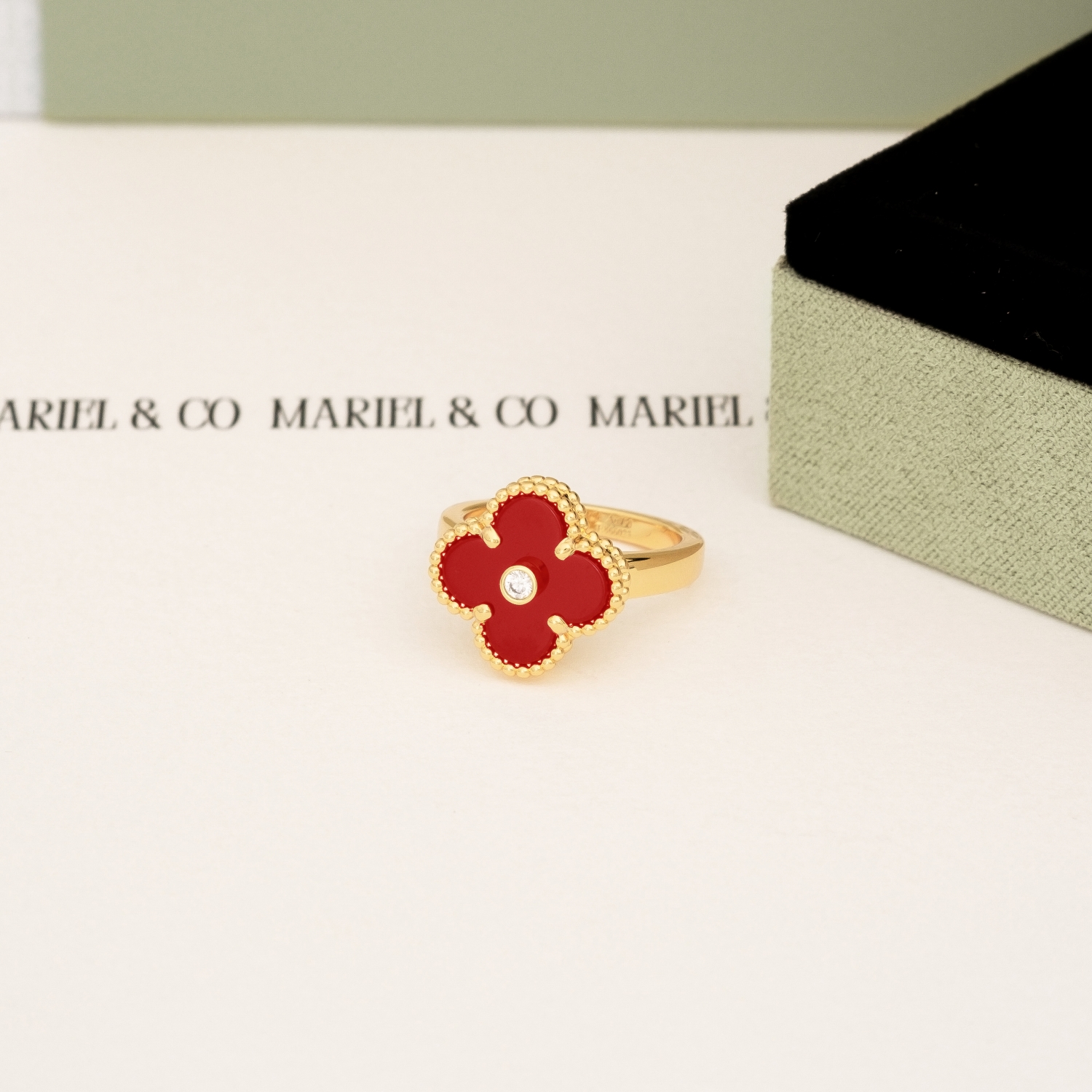 DIAMOND VINTAGE ALHAMBRA RING, CARNELIAN, YELLOW GOLD